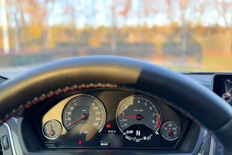 Used BMW M4 2014 M4 two-door coupe Interior 4