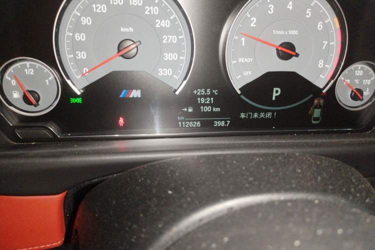 Used BMW M4 2014 M4 two-door coupe Odometer Close Up