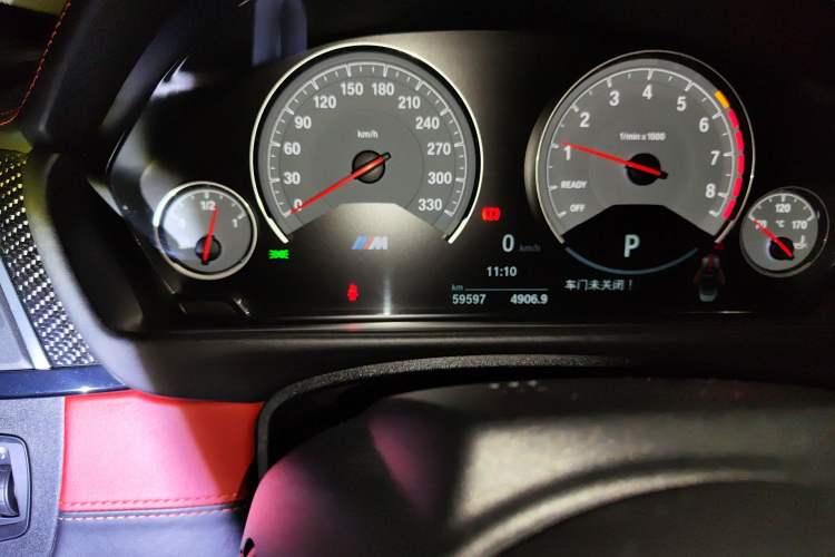 Used BMW M4 2014 M4 Convertible Coupé Odometer Close Up