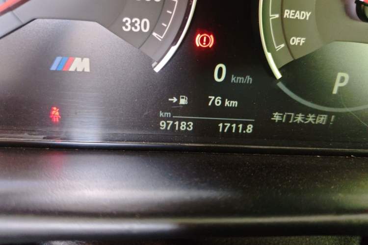 Used BMW M4 2014 M4 two-door coupe Odometer Close Up