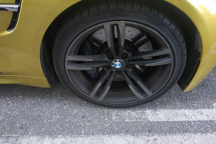Used BMW M4 2014 M4 two-door coupe Right Front Wheel Hub
