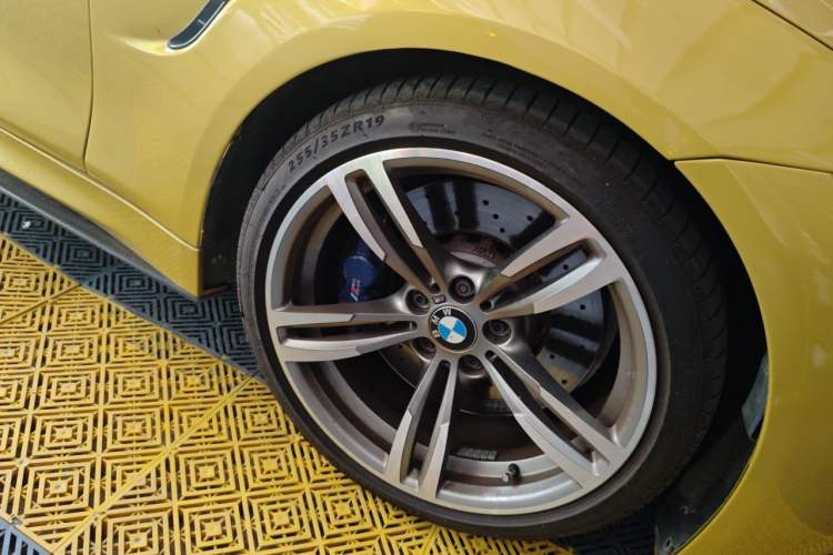 Used BMW M4 2014 M4 two-door coupe Right Front Wheel Hub