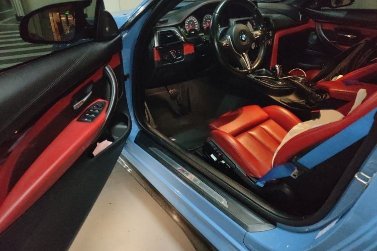 Used BMW M4 2016 M4 Convertible Coupe Racing Edition Limited Release Interior 3