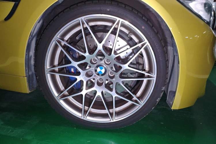 Used BMW M4 2016 M4 Coupe Racing Edition Limited Release Right Front Wheel Hub