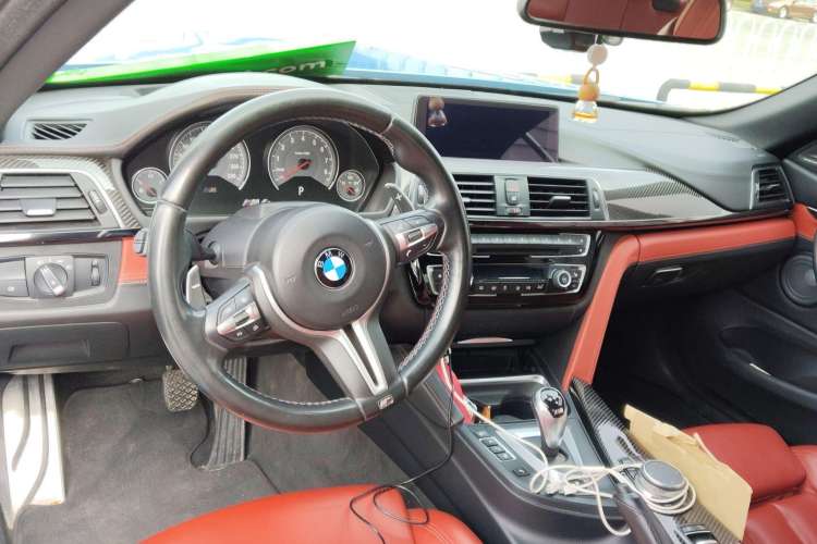 Used BMW M4 2017 M4 Convertible Coupe Fan Limited Edition Center Console