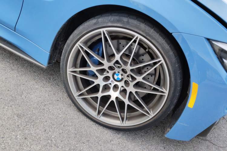 Used BMW M4 2017 M4 Convertible Coupe Fan Limited Edition Right Front Wheel Hub