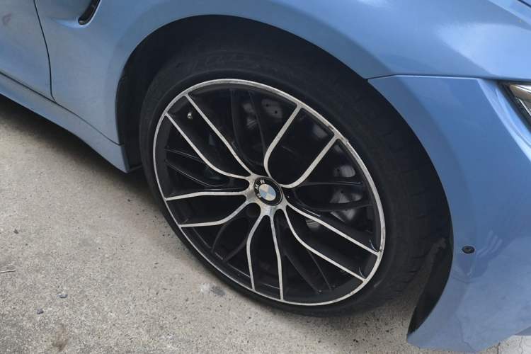 Used BMW M4 2017 M4 Convertible Sports Coupe Right Front Wheel Hub