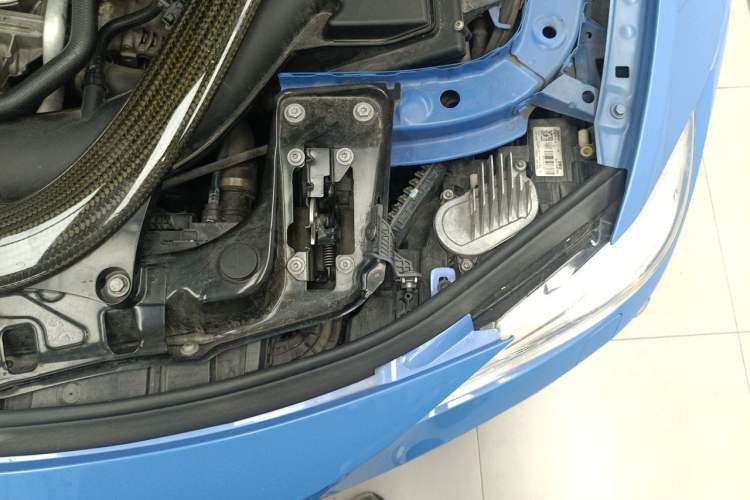 Used BMW M4  Engine Bay Left