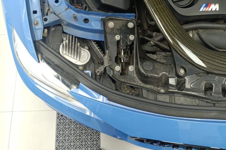 Used BMW M4  Engine Bay Right