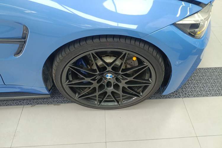 Used BMW M4  Right Front Wheel Hub