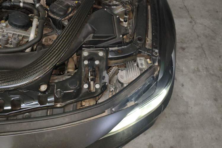 Used BMW M4 2017 M4 Coupe Engine Bay Left