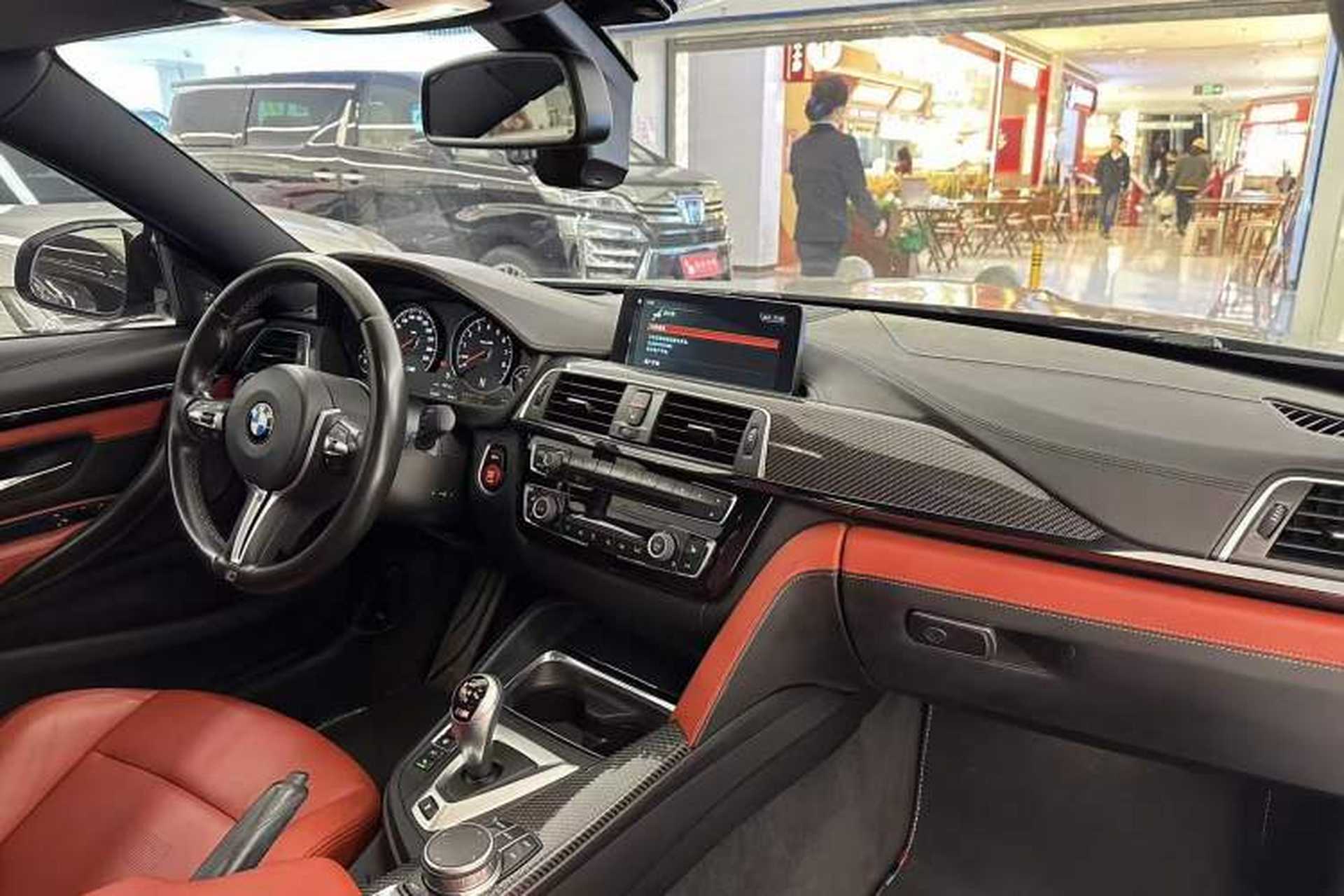Used BMW M4 2017 M4 Coupe Interior 9