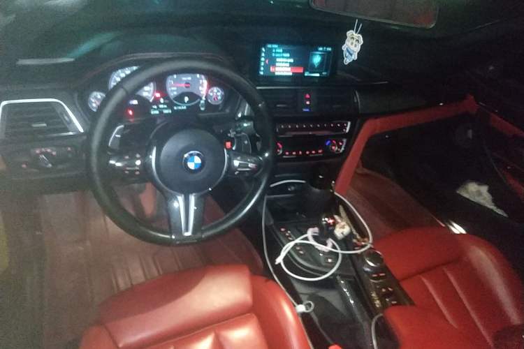 Used BMW M4 2017 M4 Convertible Coupe Fan Limited Edition Center Console