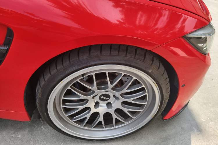Used BMW M4 2017 M4 Convertible Sports Coupe Right Front Wheel Hub