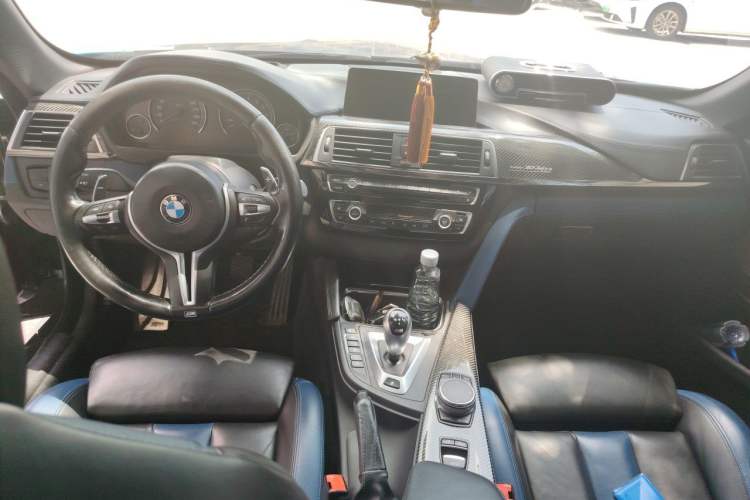 Used BMW M4 2018 M4 Convertible Coupe Fan Limited Edition Center Console
