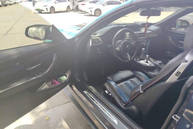Used BMW M4 2018 M4 Convertible Coupe Fan Limited Edition Driver Seat