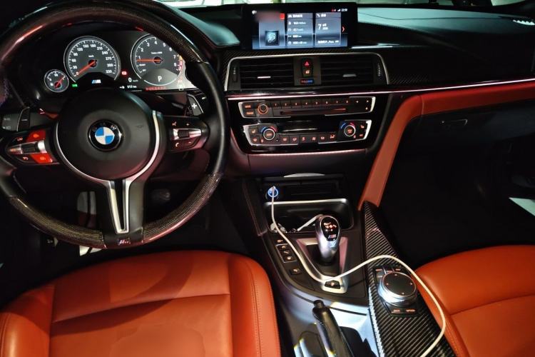 Used BMW M4 2018 M4 Coupe Fan Limited Edition Center Console