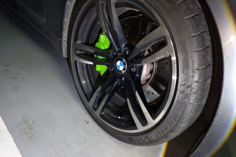 Used BMW M4 2018 M4 Coupe Fan Limited Edition Right Front Wheel Hub