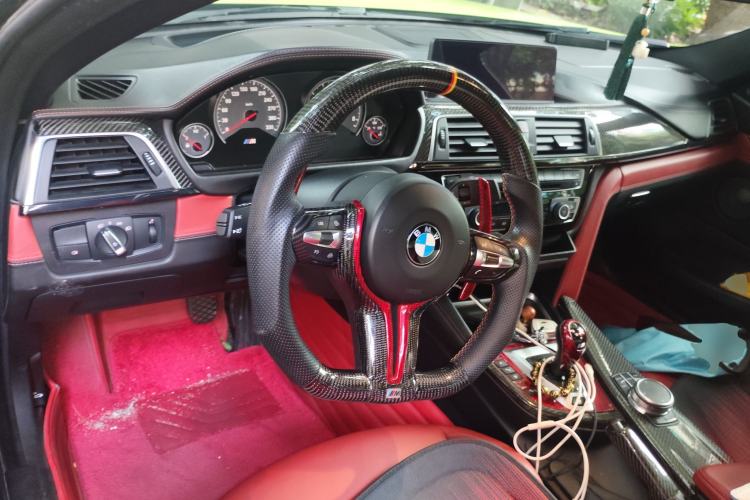 Used BMW M4 2018 M4 Coupe Fan Limited Edition Center Console