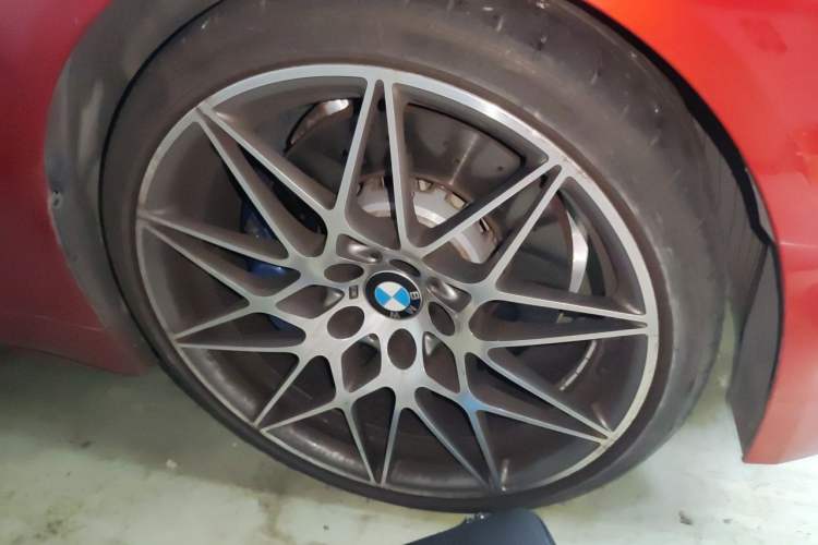 Used BMW M4 2018 M4 Convertible Coupe Fan Limited Edition Right Front Wheel Hub