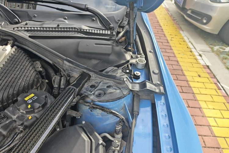 Used BMW M4 2019 M4 Coupe Shadow Edition Engine Bay Left