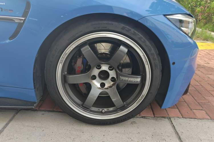 Used BMW M4 2019 M4 Coupe Shadow Edition Right Front Wheel Hub