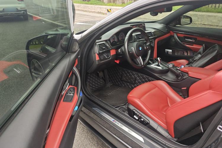 Used BMW M4 2019 M4 Coupe Shadow Edition Interior 3
