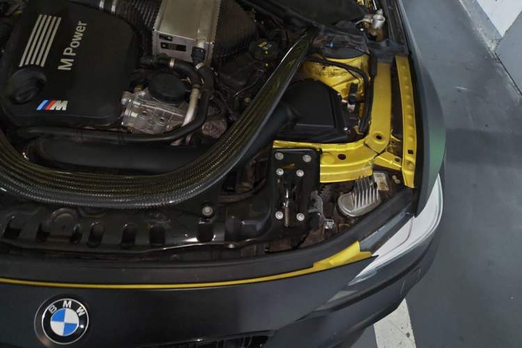 Used BMW M4 2019 M4 Coupe Shadow Edition Engine Bay Left