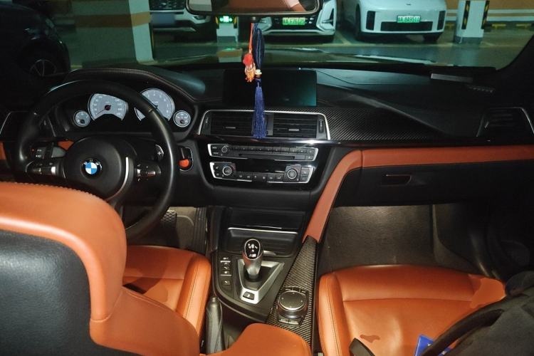 Used BMW M4 2019 M4 Coupe Shadow Edition Center Console