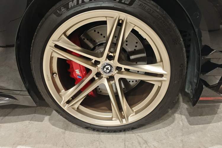 Used BMW M4 2022 M4 Coupe Thunder Edition Right Front Wheel Hub