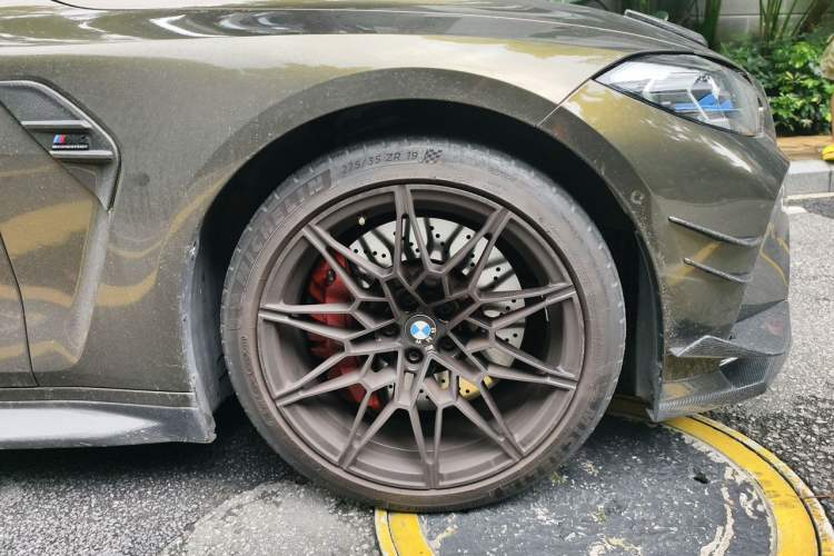 Used BMW M4 2022 M4 Coupe M xDrive Thunder Edition Right Front Wheel Hub