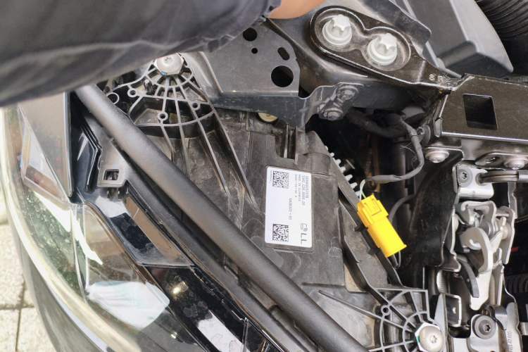 Used BMW M4 2024 M4 Coupe M xDrive Thunder Edition Engine Bay Right