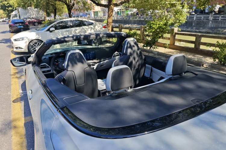 Used BMW M4 2024 M4 Convertible Coupe M xDrive Thunder Edition Interior 8