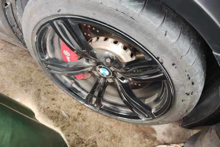 Used BMW M5 2012 M5 Right Front Wheel Hub