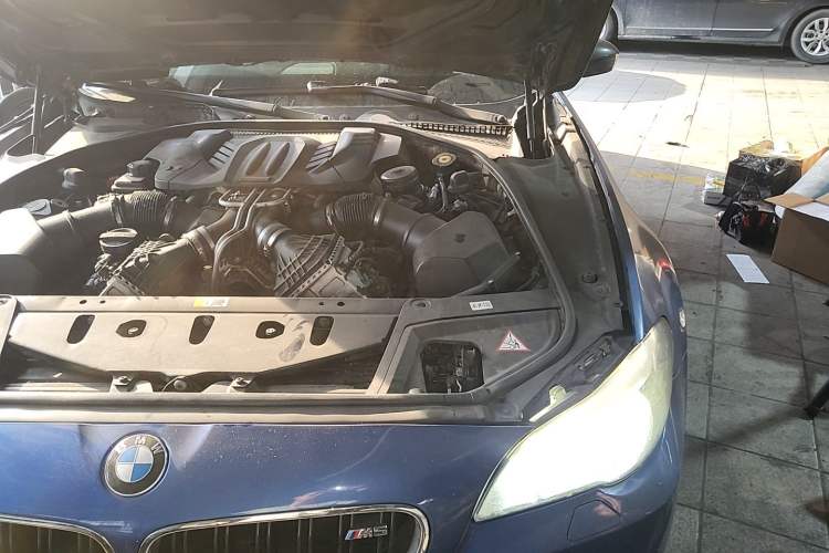Used BMW M5 2012 M5 Engine Bay Left