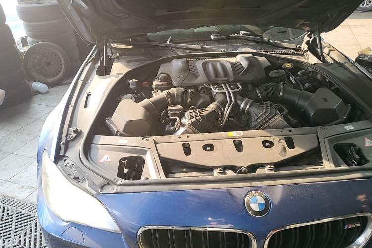 Used BMW M5 2012 M5 Engine Bay Right