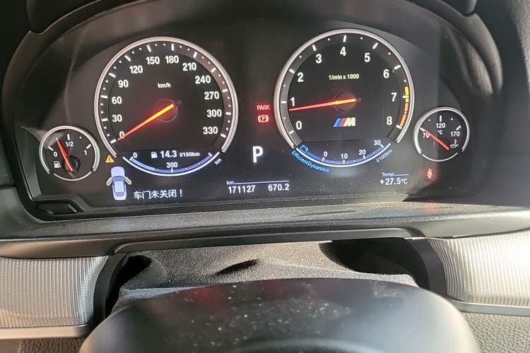 Used BMW M5 2012 M5 Odometer Close Up