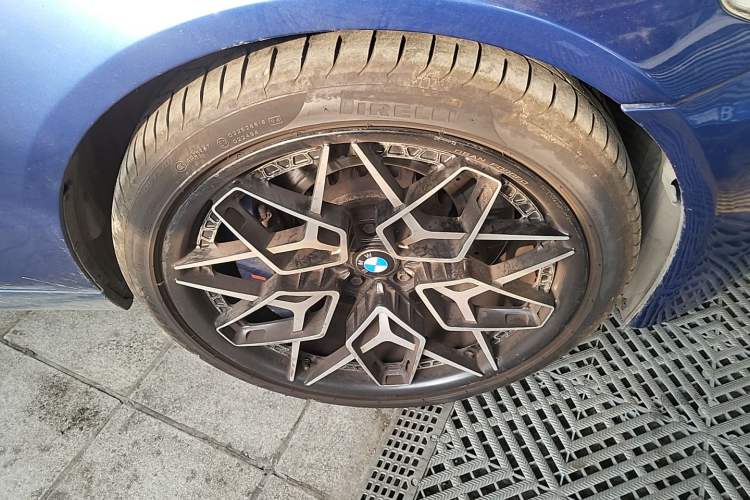 Used BMW M5 2012 M5 Right Front Wheel Hub