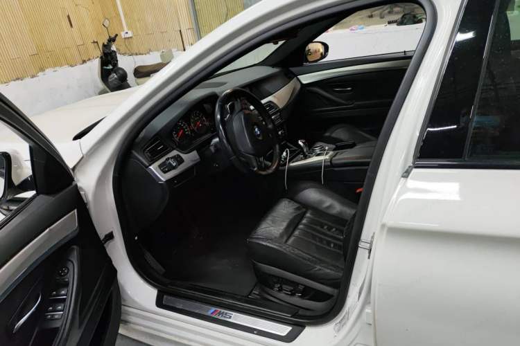 Used BMW M5 2012 M5 Interior 2