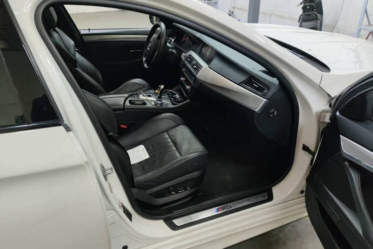 Used BMW M5 2012 M5 Interior 3
