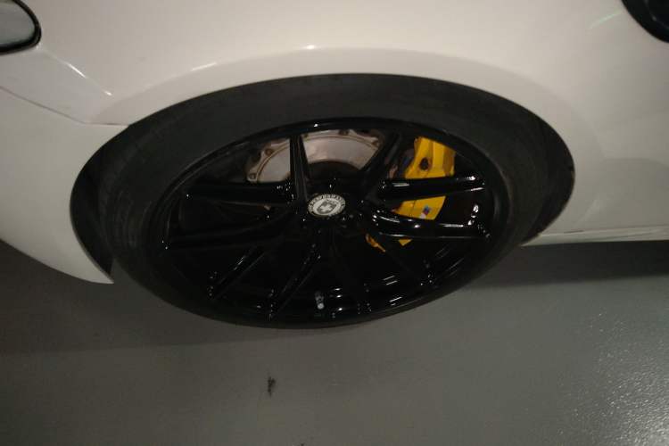 Used BMW M5 2012 M5 Left Front Wheel Hub