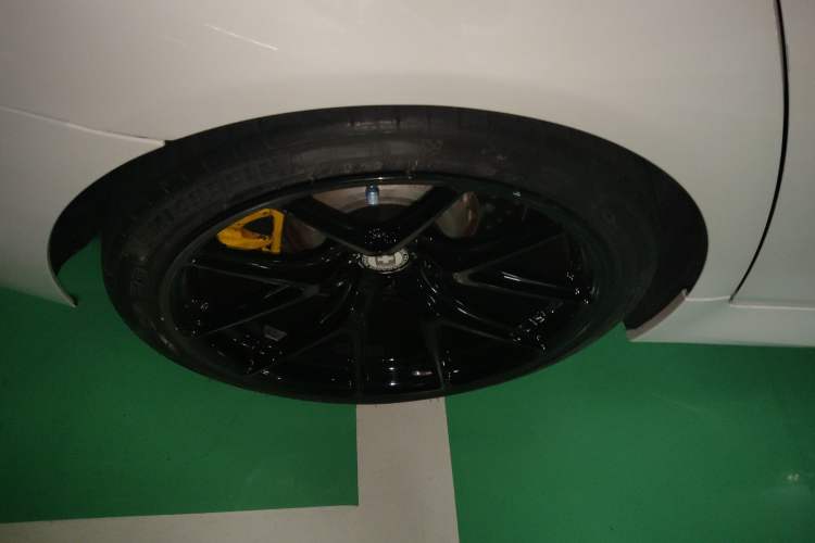 Used BMW M5 2012 M5 Right Rear Wheel Hub