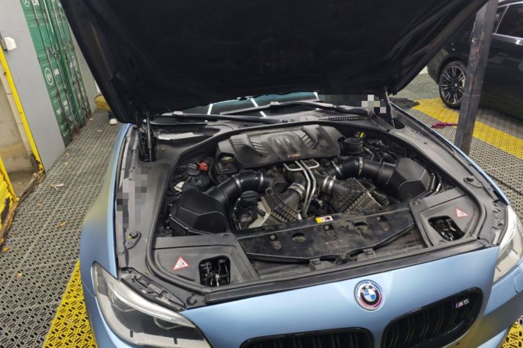 Used BMW M5 2014 M5 Engine Bay Right