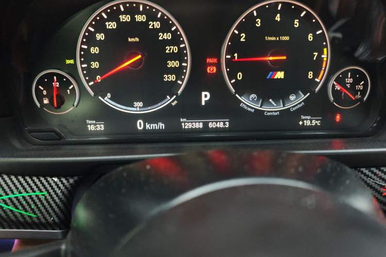 Used BMW M5 2014 M5 Odometer Close Up