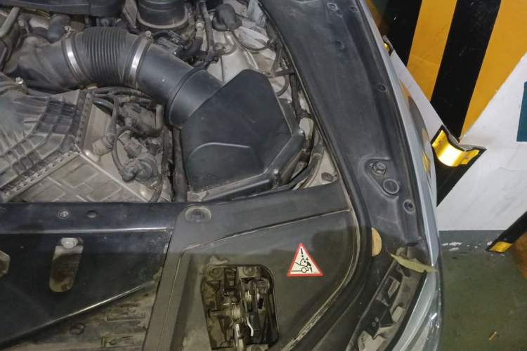 Used BMW M5 2014 M5 Engine Bay Left