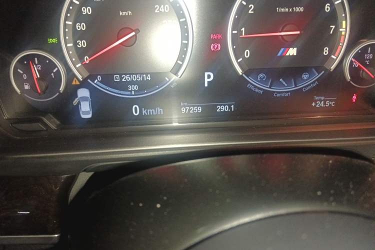 Used BMW M5 2014 M5 Odometer Close Up
