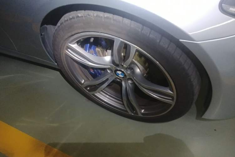 Used BMW M5 2014 M5 Right Front Wheel Hub