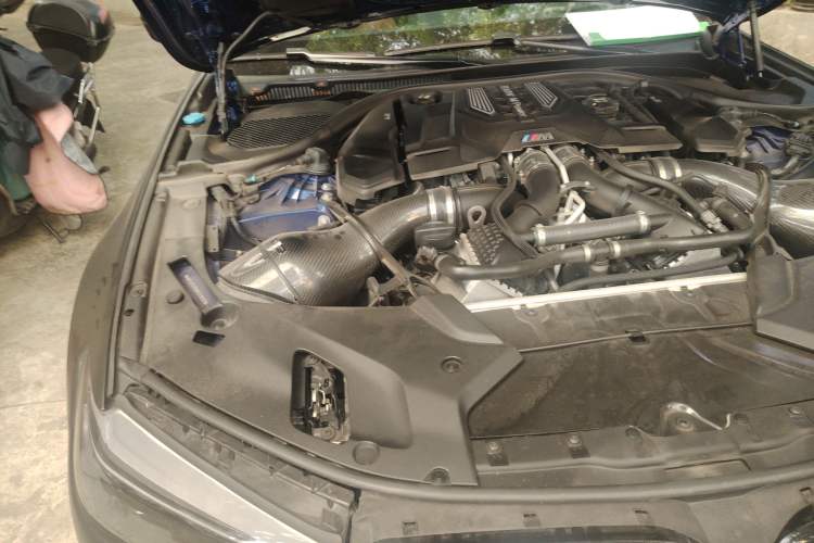 Used BMW M5 2018 M5 Engine Bay Right