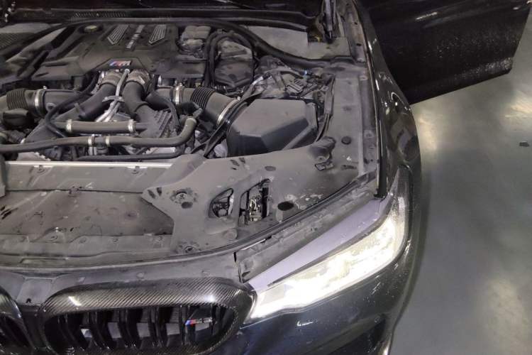 Used BMW M5 2018 M5 Engine Bay Left