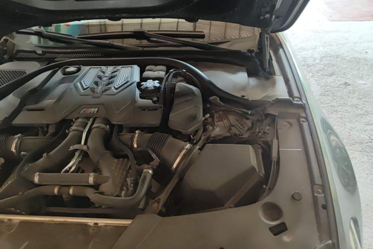 Used BMW M5 2018 M5 Engine Bay Left